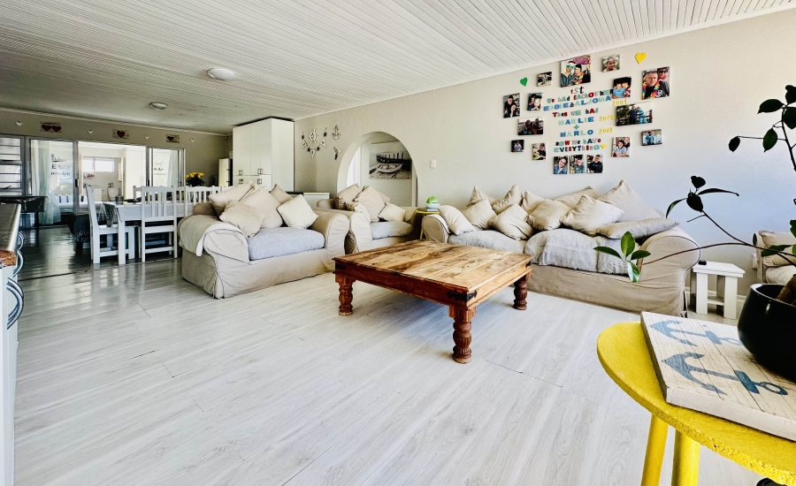 4 Bedroom Property for Sale in Perlemoenbaai Western Cape